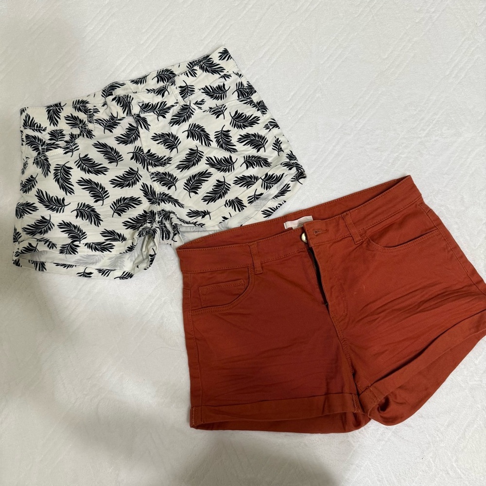 H&M whir black leaf and reddish brown Shorts